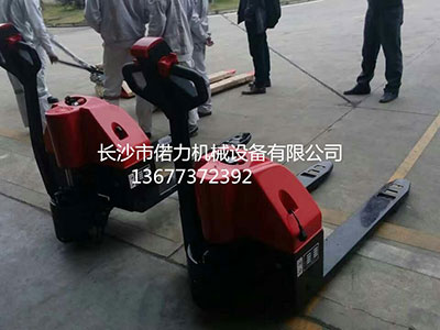 經(jīng)濟(jì)型全電動(dòng)搬運(yùn)車(chē) 經(jīng)濟(jì)型全電動(dòng)搬運(yùn)車(chē)